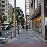 Jidoriya Gokuu Hana - 更に交差点を横断してカフェ・ド・クリエの横を更に進み