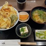 天ぷら 夢二 - 味噌汁に見えるけど、にゅう麺です