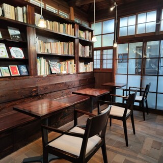 絵本とコーヒーのパビリオン_2