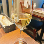 亀有イタリアン Zucchero - グラスワイン白660円