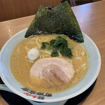 Machida Shouten - ラーメン750円(麺硬め・味濃いめ・脂普通)