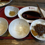 鬍鬚張魯肉飯 - ３杯目到着