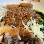 鬍鬚張魯肉飯 金沢工大前店 - これは息子の鬍鬚張丼