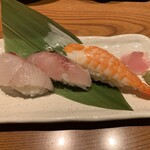 三代目網元　魚鮮水産 - 寿司３カン（税別３００円）