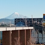 スマル亭 - 陸橋上より富士山(2022.12.16)
