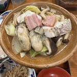 居酒屋 伝七 - 牡蠣と鯛の鍋