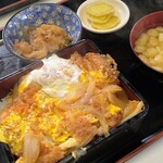 お食事処 たから - 薄めの肉でタレも少ない