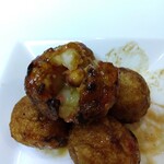 たこやき極秘製造基地 - 割ってみると「タコ」さんがこんにちは♬