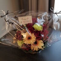 名古屋 なだ万 名古屋東急ホテル店 - 妻へのプレゼントとして あらかじめお花を入れて頂いてもらっていた。