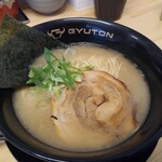GYUTON - 牛豚骨醤油ラーメン780円
