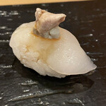 鮨 波づき - カワハギ肝乗せ