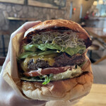 L.A.GARAGE3 - 『Fresh Vegetable Burger¥1,200』 『Patty¥500』 ※ランチドリンク付