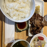 肉丼本舗 - 国産牛カルビ定食大盛り