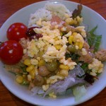 ダニエルハウス - サラダはビュッフェタイプで食べ放題