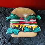 Teddy's Bigger Burgers - ◎「ハワイズ・ベスト」で21年連続『ベストハンバーガー賞』受賞の記録を更新している。