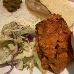 デリー - インド風コールスローとタンドーリチキン