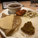 デリー - タンドーリチキンランチ(サイドより)