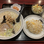 香来閣 - 豚骨ラーメン＋半チャーハンセット（ランチ）