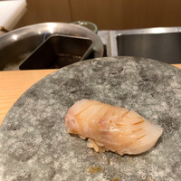 新宿御苑前 鮨らぼ  - 17日熟成 鱸の昆布締め