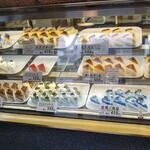 十五屋 - 店内ショーケース(一部)