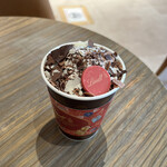 リンツ ショコラ ブティック＆カフェ ビナガーデンズ - ホットチョコレートの上に削ったチョコがのってるの。