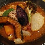 スパイス＆スマイル - 野菜スープカレーにやわらかチキンレッグ