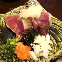 郷土料理くらわんか - にんにくたっぷり鰹のたたき