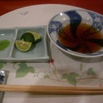 美かさ - たっぷりの天つゆ、塩、すだち