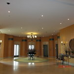 ミシェル・ブラス トーヤ ジャポン - 常に一台待機している、エレベーターホール