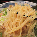 ゆきみ家 - 麺が透明がかった、ちぢれ中華麺で、腰があって美味しかったです。