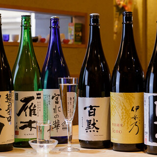 以精選的日本酒為首，也準備了豐富的酒