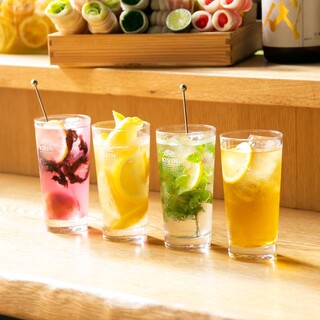 A wide variety of drinks including the recommended “enzyme lemon sour” and sake