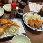 庄や - 手羽餃子とカキフライ