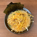 らーめん灯火 - 豚骨辛ネギラーメン ¥870