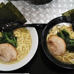 つけ麺 らーめん 春樹 - 料理写真:塩(左)と醤油(右)