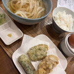 手打ちうどん 上を向いて - 