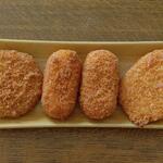 ディオ - メンチカツ×１、カニクリームコロッケ×２、牛コロッケ×１　各(税抜)47円 (2022.12.16)