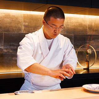 The finest Sushi created by a young chef who embodies orthodox Edomae Sushi.