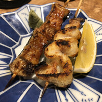 炭焼鰻 寝床 福島店 - 脂の乗ったお腹の部分、はらみを塩でさっぱりと　　つらは食感豊かなところを蒲焼で