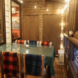 可容纳6位客人的窗边阳光房座位（露台）