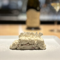 マンサルヴァ - 久々にいただきましたが、やっぱり美味しい。
                    優しいカリフラワーの甘さ、ビーツの酸、蟹の旨みの三位一体。
                    ヴィレ•クレッセが持つミネラル感とも好相性。