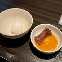 焼肉うしごろ 銀座並木通り店 - ザブトンのすき焼き ミニTKGとともに