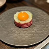 焼肉うしごろ 銀座並木通り店 - 富山産白海老の和牛ユッケ