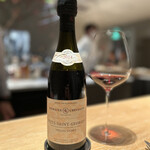 マンサルヴァ - N•S•Gの盟主、ロベール・シュヴィヨン。
      何というか、「いいピノだなぁ」という優しい旨みと味わい。
      仔山羊の優しさに寄り添うような奥ゆかしさですね。