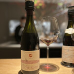 マンサルヴァ - メインの仔山羊には、その内臓のグラタンが付くので、そちらには違うワインが（笑）。贅沢です。
      ジャン・ミシェル・ゲランのコート・ロティ。
      たしかに、内臓系にはシラーのスパイシーさとタンニンは必須ですね。