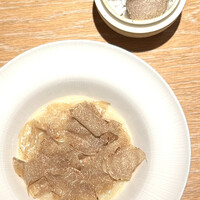 マンサルヴァ - シンプルに思えるリゾットですが、聞けばその炊き方からいろんな工夫が。
                      極上食材を、その価値以上に高めるプロの業が嬉しいですね。
                      もちろん絶品！