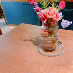 リール - テーブルに飾られたお花