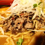 麺酒房 龍安 - 白髪ネギに隠れた挽き肉