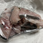 東和鮮魚 - サービスのヤズのアラ