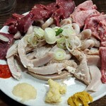 まこちゃん - もつ刺盛り合わせ